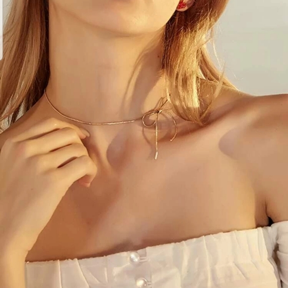 *Jillian* Bow Tie Necklace - Picture 5 of 7